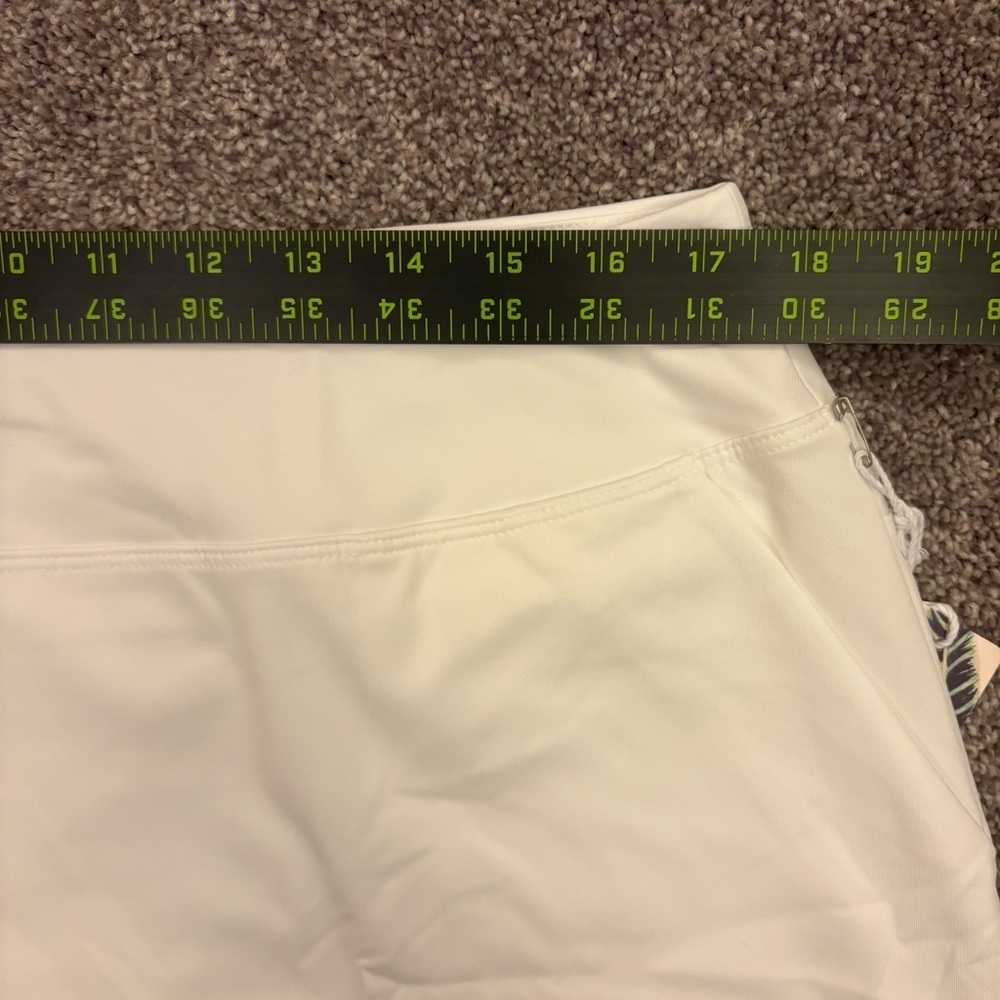 Tommy Bahama Women's White Skort Size XL Golf Pockets Quick Dry UPF 50 NWT - Picture 8 of 13